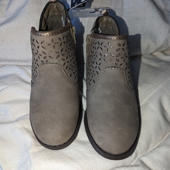 Kids OshKosh shoes size 11 toddler - Picture 1 of 4